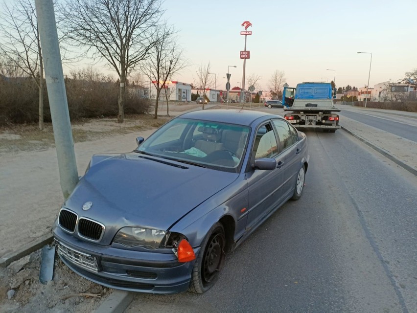 Pijany kierowca BMW ściął słup. 22-latkowi z Bytowa grożą...
