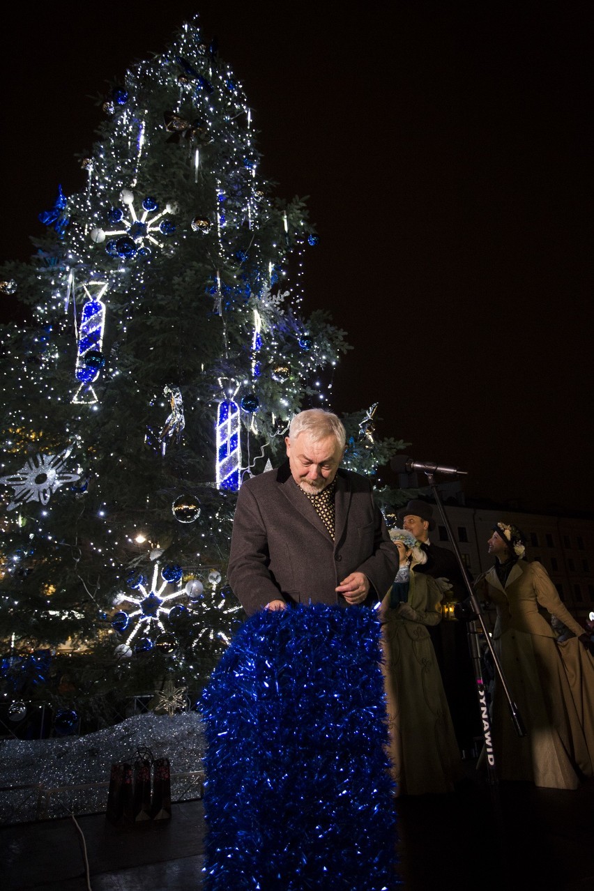 Targi Bożonarodzeniowe. Choinka stanęła na Rynku Głównym