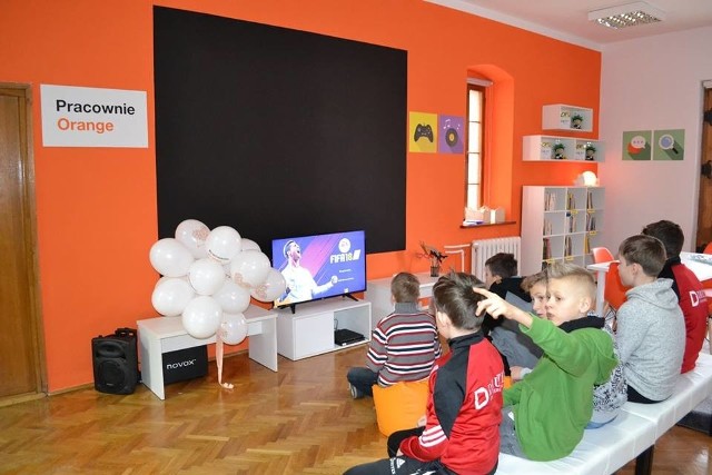 Dzięki internetowemu, pospolitemu ruszeniu Biblioteka Miejska w Bytowie nie tylko zdobyła multimedialną Pracownię Orange, ale zajęła pierwsze miejsce w Polsce.