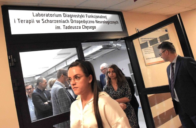 Wielki dzień w Sanatorium "Kujawiak" w Inowrocławiu. Otwarto tam Laboratorium Diagnostyki Funkcjonalnej i Terapii w Schorzeniach Ortopedyczno-Neurologicznych im. Tadeusza Chęsego i odsłonięto tablicę upamiętniającą patrona tej placówki, zmarłego trzy lata temu prezesa spółki "Solanki" Uzdrowisko Inowrocław