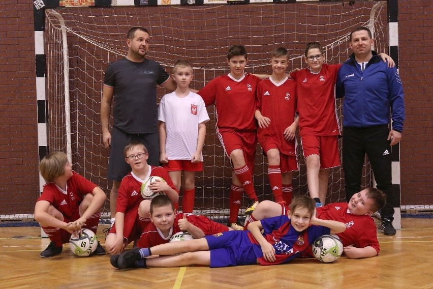 Chore dzieci mogą grać w piłkę w Kielcach. To lepsze niż rehabilitacja