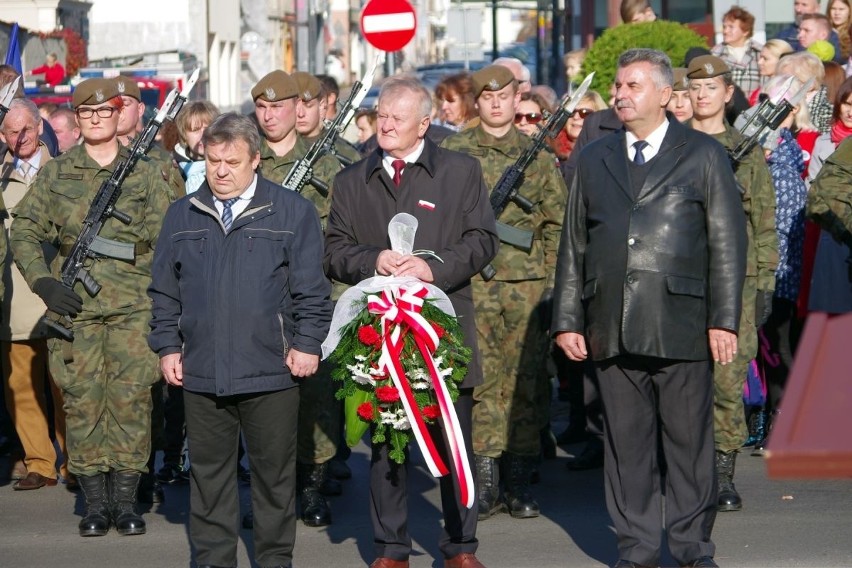 Święto Niepodległości w Tarnobrzegu. Odsłonięto pomnik Józefa Piłsudskiego [ZDJĘCIA]