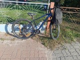 13-letni rowerzysta zderzył się z samochodem w miejscowości Królewiec w gminie Smyków. Dziecko trafiło do szpitala. Zobacz zdjęcia