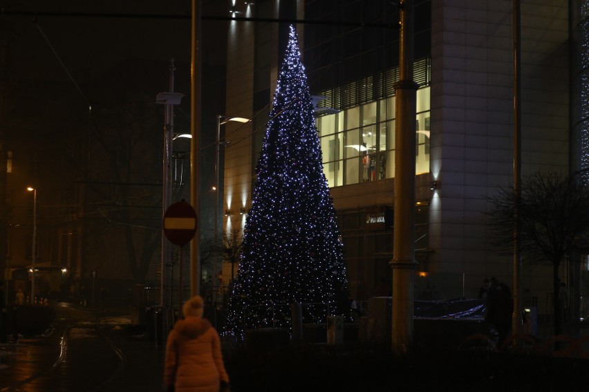 Bytom już ubrany w świąteczne iluminacje