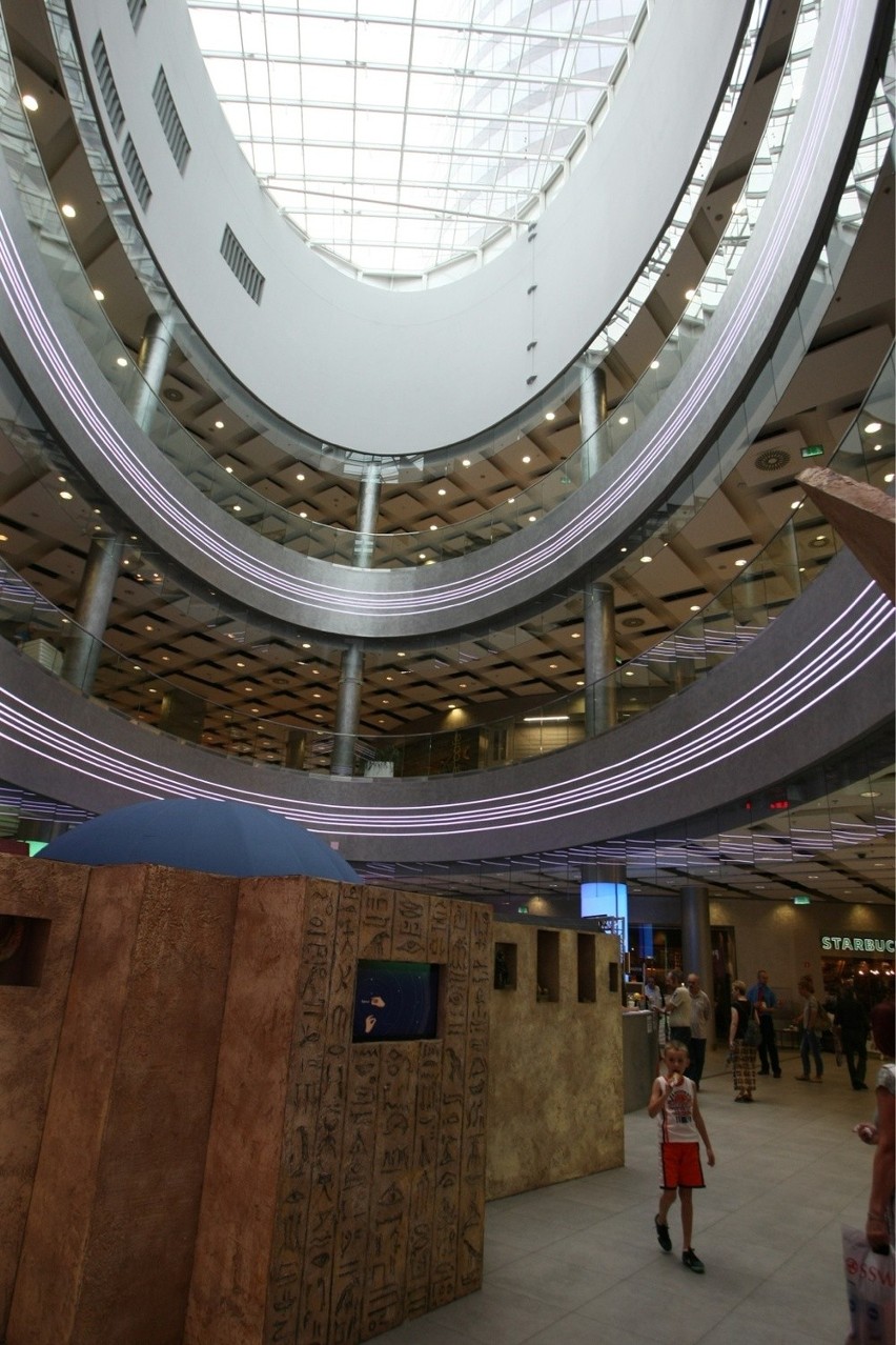 Planetarium w Sky Tower. Dowiesz się, jak powstaje Czarna Dziura (ZDJĘCIA)