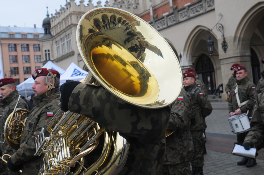 Piknik „Bezpieczna Polska” na krakowskim Rynku [NOWE ZDJĘCIA]