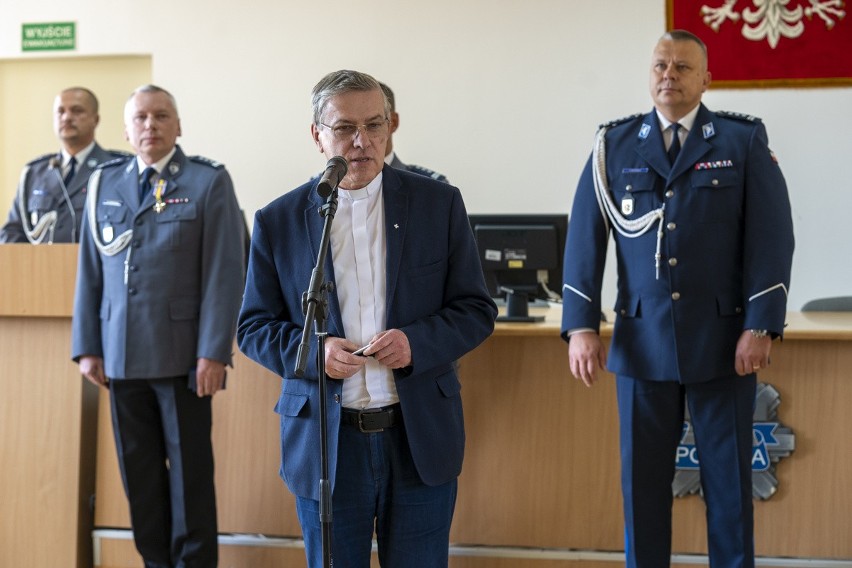 Nowi policjanci wyjeżdżają na szkolenie podstawowe do Szkoły...