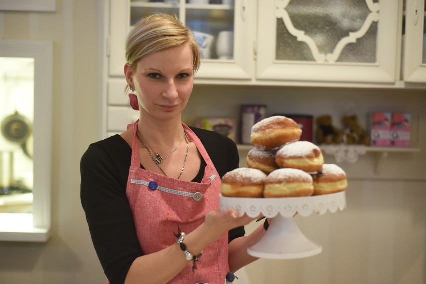 Dzisiaj Tłusty Czwartek. Czas na pączki i faworki.