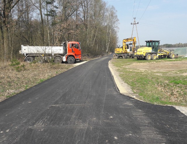 W tym roku w gminie Radzanów nowy asfalt będzie między innymi na drodze Radzanów - Podgórze Podlesie.