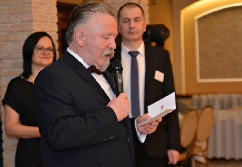 Zbigniew Jakuszko (z mikrofonem), od 1991 roku dyrektor V...