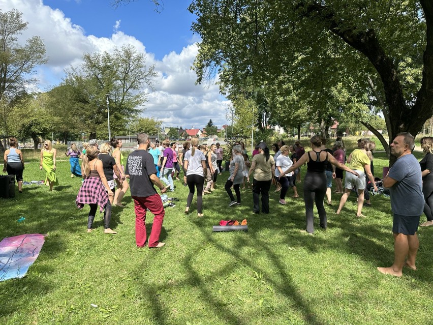 Miejski Ośrodek Kultury Amfiteatr w Radomiu zaprasza na "Relaksacyjne poranki na trawie"