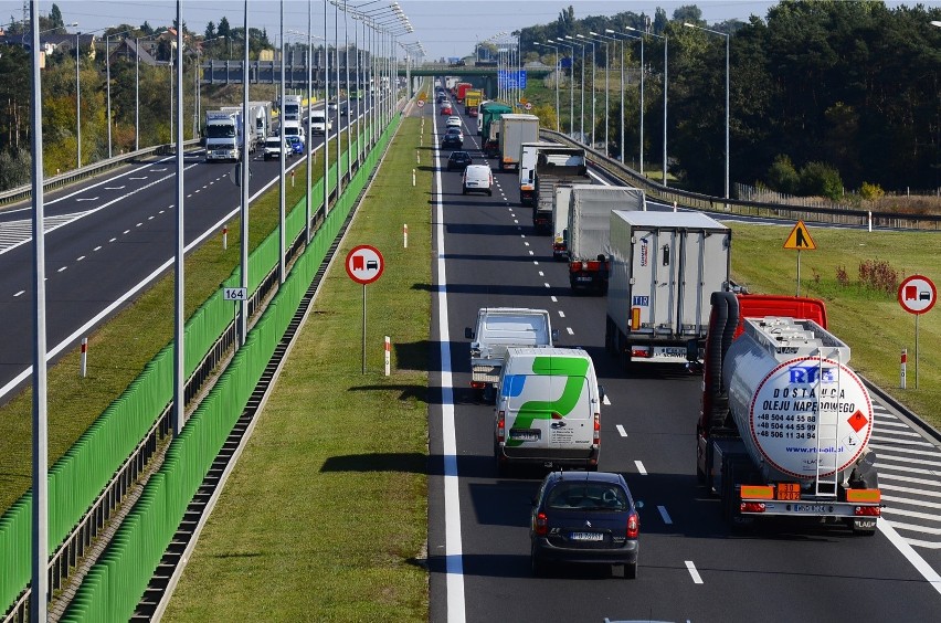 Wypadek na A2. Kierowcy jadący w kierunku Warszawy muszą się...