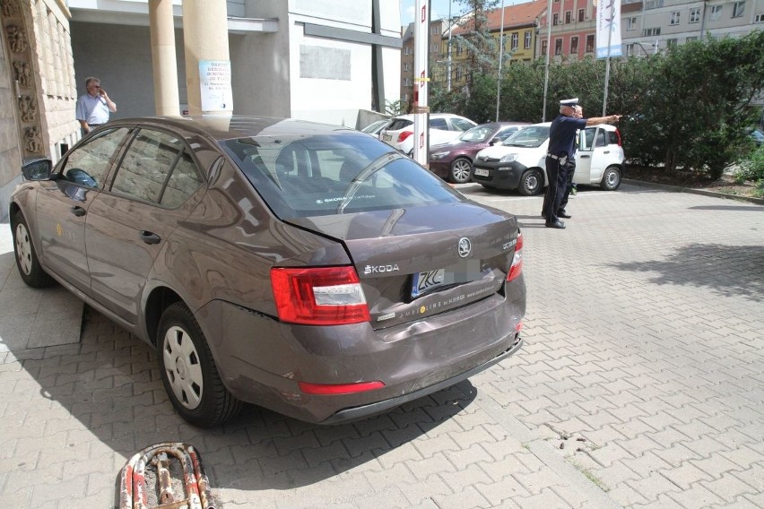 Wypadek na Kazimierza Wielkiego. 15-latek trafił do szpitala (ZDJĘCIA)