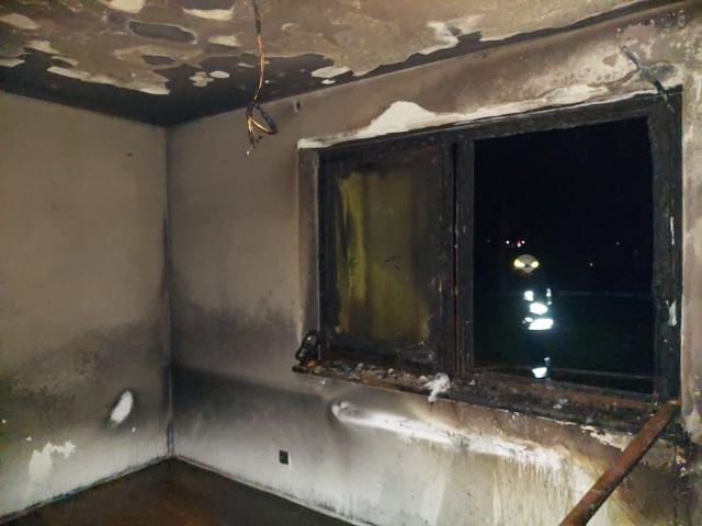 Pożar domu jednorodzinnego w Kielnie. Na miejscu działały 3 zastępy Straży Pożarnej 15.04.2023
