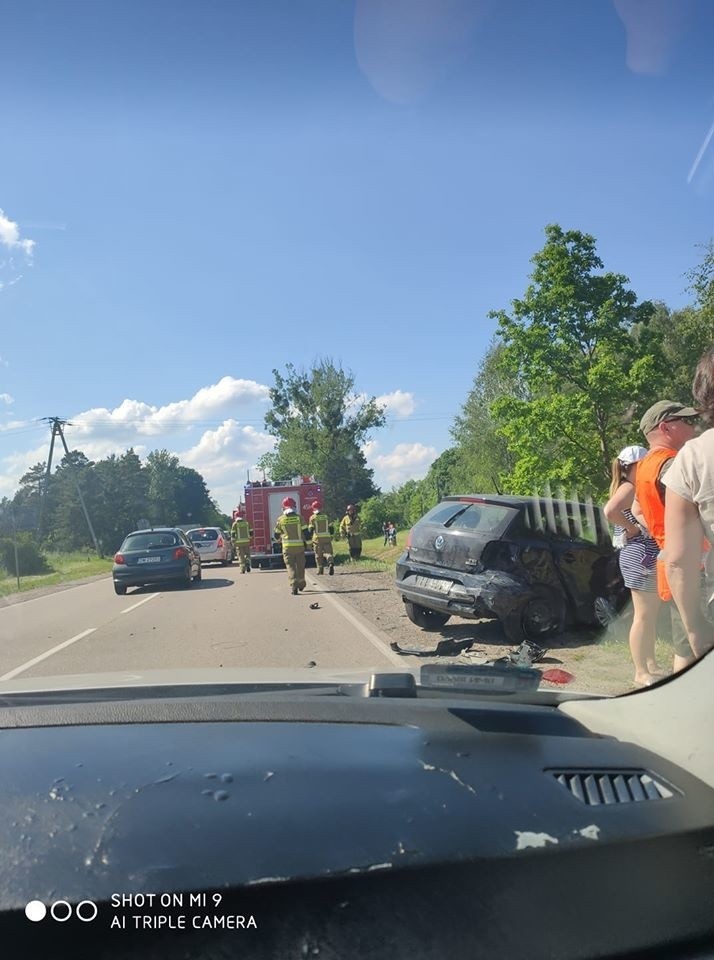 Osowiec. Wypadek na DK 65 na odcinku Mońki - Grajewo. Zderzenie trzech samochodów. Jedna osoba poszkodowana [ZDJĘCIA]