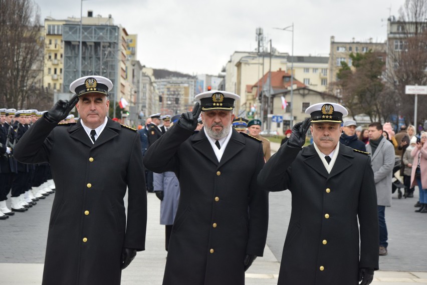 Gdynia ma już 96 lat! Miejskie uroczystości pod Pomnikiem Polski Morskiej ZDJĘCIA