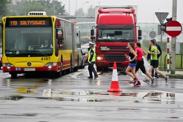 Podczas maratonu Wrocław pasażerowie komunikacji miejskiej będą musieli uzbroić się w cierpliwość