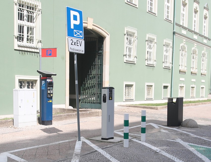 Szczecińskie absurdy: Ładowarka do elektrycznych aut była za głośna!