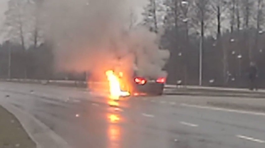 Pożar BMW na ul. Sulika w Białymstoku