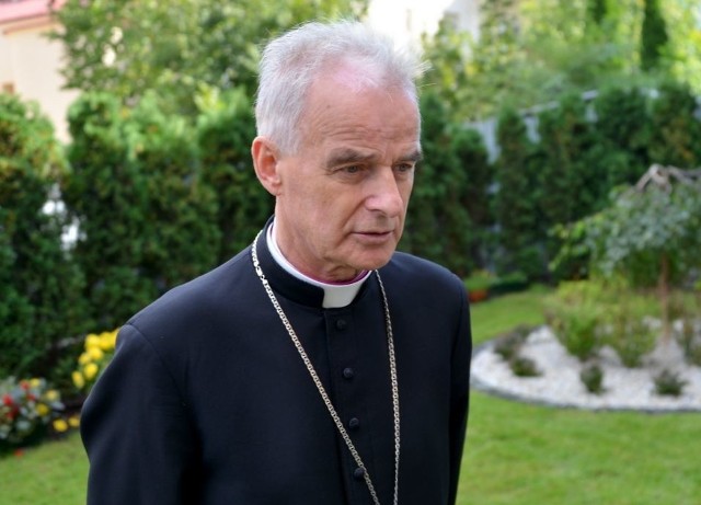 Ksiądz biskup Marian Florczyk wspomina zmarłego biskupa seniora Kazimierza Ryczana.