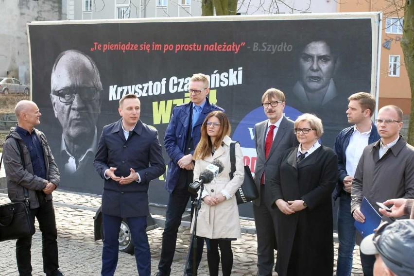 PO na Wyspie Młyńskiej w Bydgoszczy: Politycy PiS muszą oddać premie przyznane przez Beatę Szydło