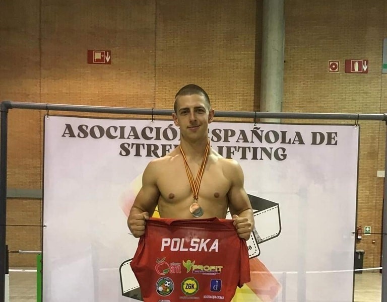 Sebastian Stepnowski z medalami Mistrzostw Europy w Street Liftingu w Sewilli 17-18.09.2022. Wkrótce weźmie udział w Mistrzostwach Świata!