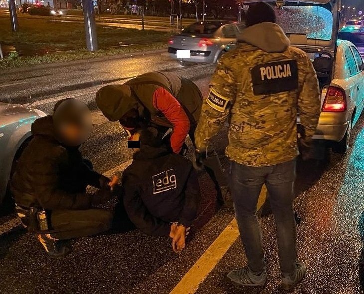 W końcu udało się policjantom zatrzymać złodziei...