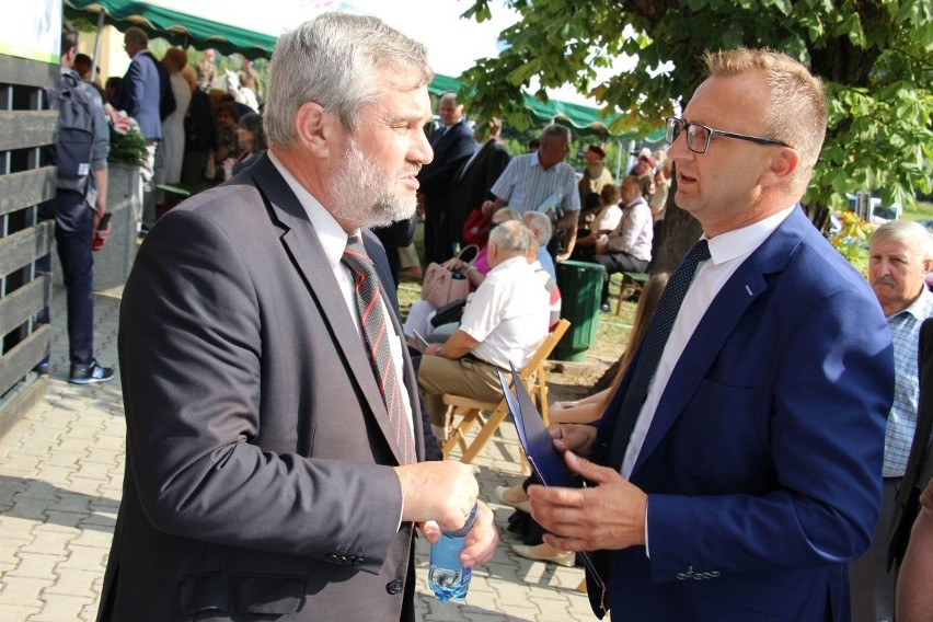 Sadownicy z powiatu sandomierskiego spotkali się z ministrem rolnictwa w Michniowie. W piątek jadą do Warszawy protestować 