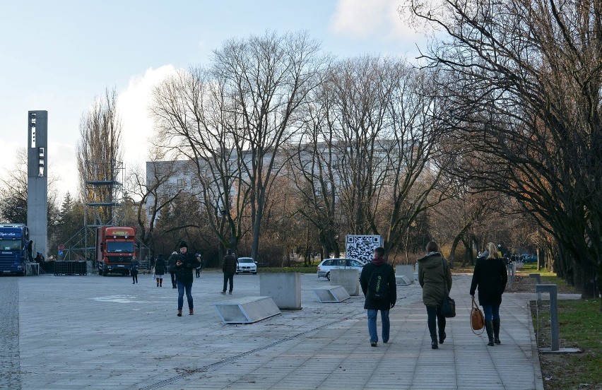 Plac Teatralny przed CSK w Lublinie po upadku "Muru Lubelskiego" (ZDJĘCIA)