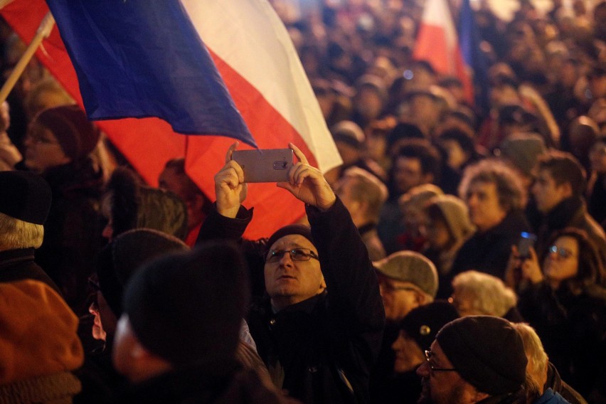 Protest w obronie sędziów przed Sądem Apelacyjnym w...