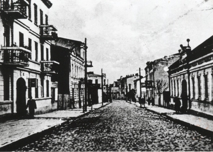 Ulica św. Anny podczas okupacji, budynek pierwszy z lewej...