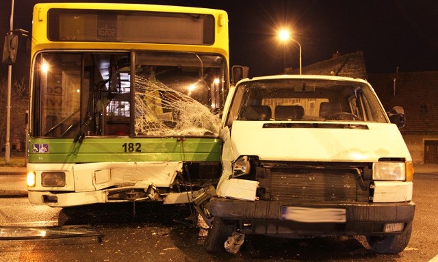 Mężczyzna, który spowodował zderzenie z autobusem może trafić na trzy lata do więzienia.