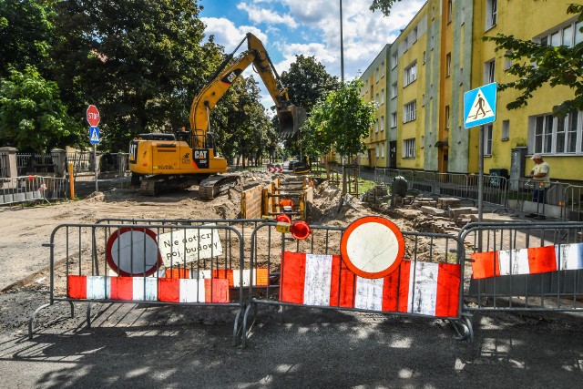 Projekt „Budowa i przebudowa kanalizacji deszczowej i dostosowanie sieci kanalizacji deszczowej do zmian klimatycznych na terenie miasta Bydgoszczy” zakłada budowę aż 212 obiektów na terenie całego miasta. Na zdjęciu - prace przy Dwernickiego.