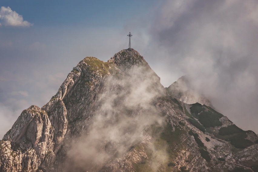 Giewont to jedna z ulubionych gór Polaków. Pod względem...