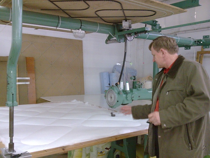 Tak wygląda produkcja kołder i poduszek w firmie Wolltexpol z Barcina