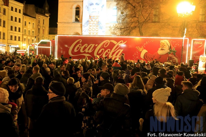 Mikołaj przyjechał do Torunia ciężarówką Coca-Coli