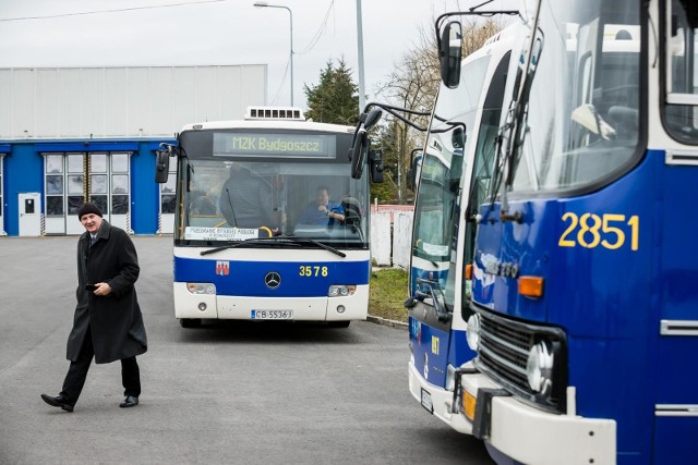 Od 1 marca po Bydgoszczy nie będą już kursowały autobusy wysokopodłogowe. W sobotę (22 lutego) miłośnicy komunikacji przejechali się po mieście mercedesem conecto o345 g w ostatnim, symbolicznym kursie. Zobaczcie zdjęcia >>>