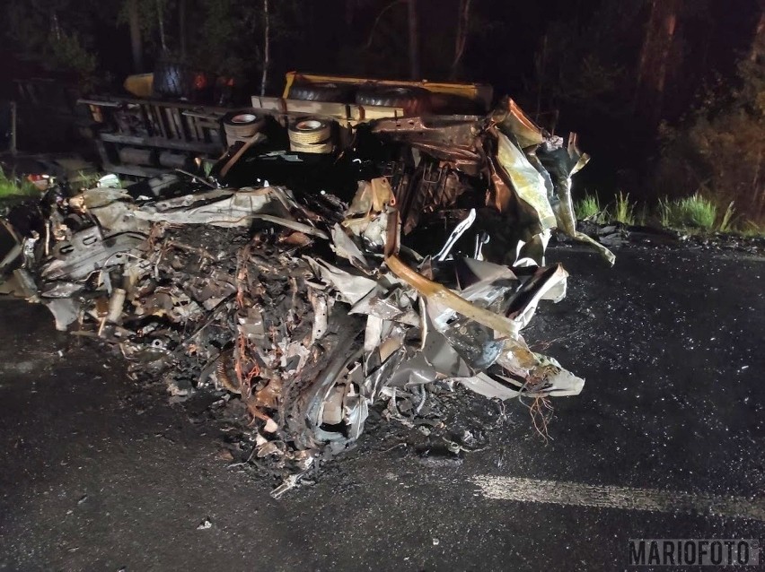 Wypadek w Wierchlesiu. Zderzenie renault z ciężarowym volvo....