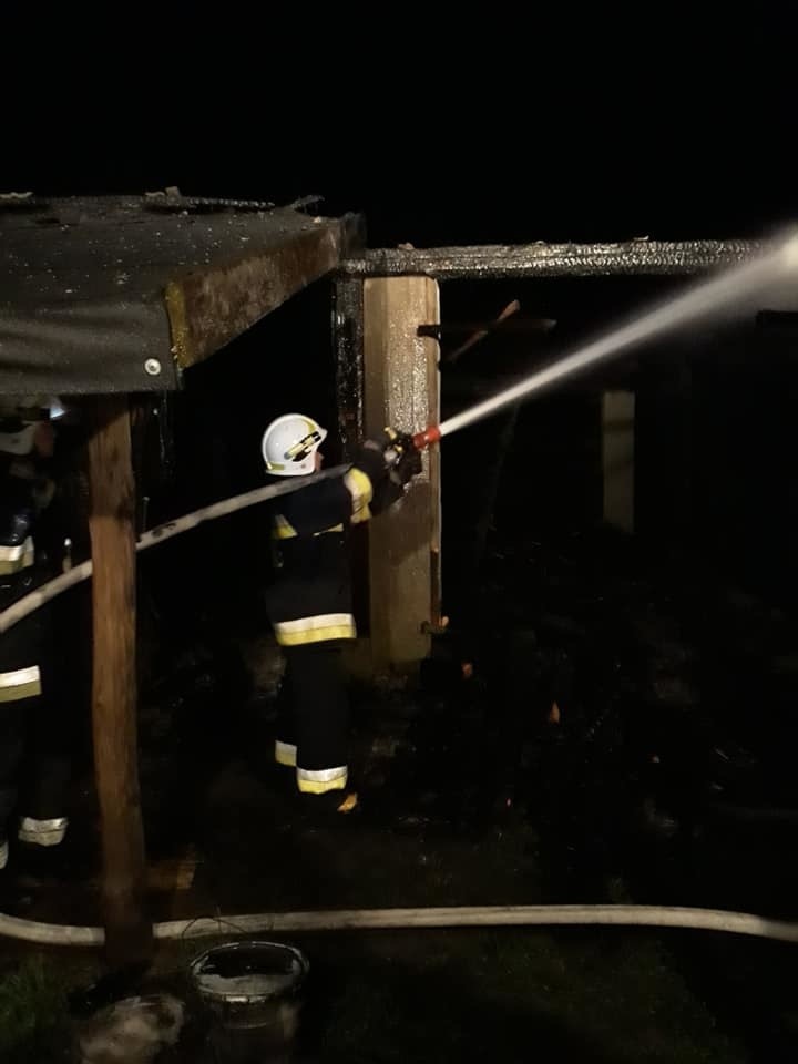 Suchowola: Wybuchł pożar stodoły. Na miejscu walczyło 50 strażaków [ZDJĘCIA]