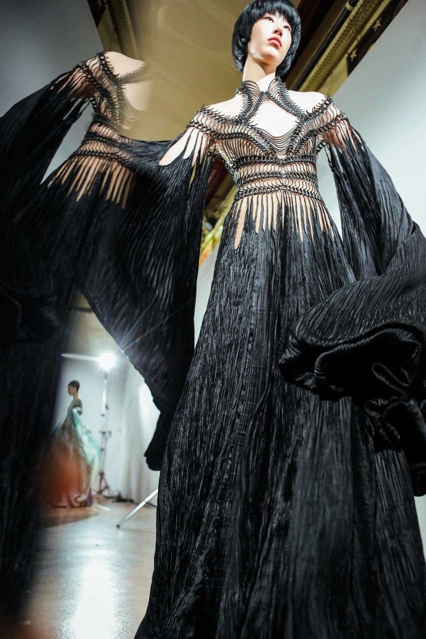 Wystawa „Alchemic Couture” Iris van Herpen to zdecydowanie...