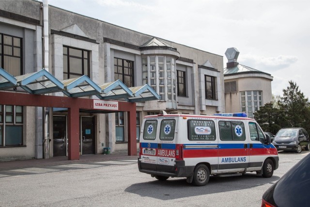 Stary ambulans pod szpitalem w Prokocimiu