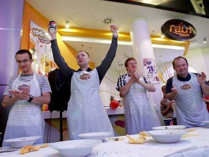 Mistrzostwa Podkarpacia w Szybkości Jedzenia Spaghetti [FOTO]