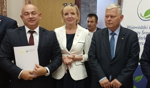 Na zdjęciu od lewej: wójt Tomasz Adamiec, posłanka Anna Kwiecień i poseł Marek Suski.