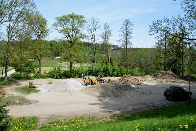 W środę, 18 maja, rozpoczęły się prace budowlane związane z rewitalizacją parku przy ul. Sępoleńskiej w Kamieniu