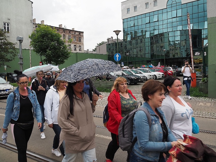 Protest pracowników socjalnych MOPS. Władze Łodzi zerwały rozmowy ze strajkującymi pracownikami