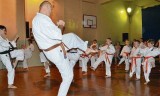 Najmłodsi karatecy na treningach dają z siebie wszystko