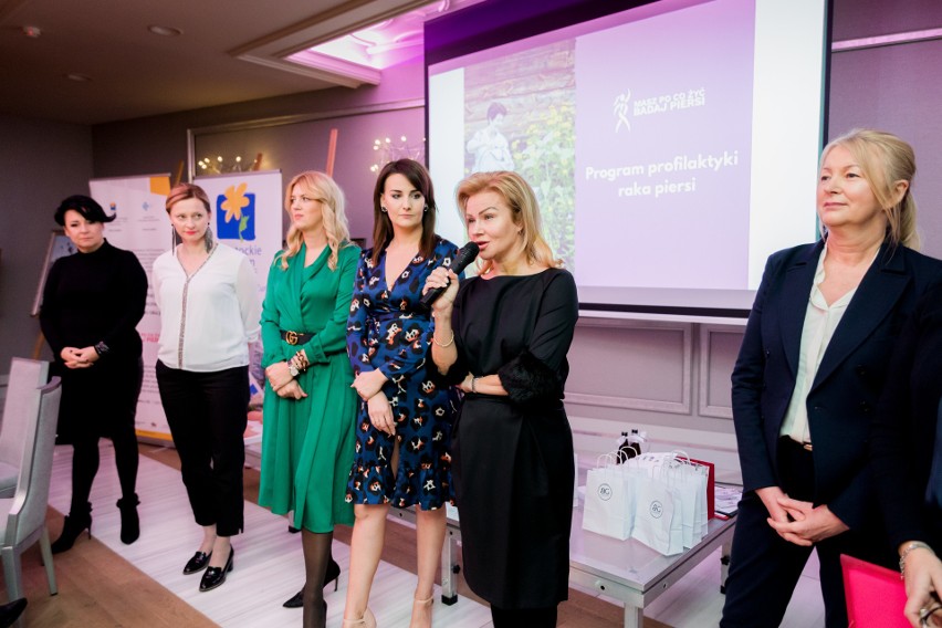 Kolacja pokoleniowa Ery Nowych Kobiet w Białymstoku. Uczestniczki rozmawiały o profilaktyce raka piersi (ZDJĘCIA)