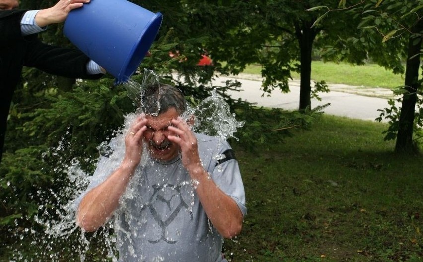 Zastępca lubelskiego komendanta policji w akcji Ice Bucket Challenge