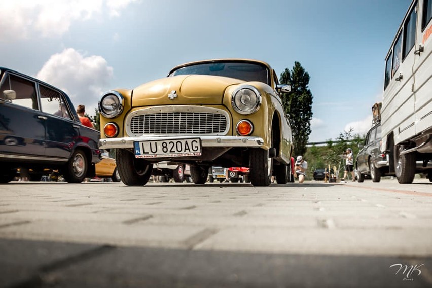 Klasyki motoryzacji znów zachwyciły mieszkańców Puław. Zobacz wyjątkowe zdjęcia z imprezy!