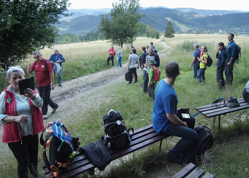 Odkryj Beskid Wyspowy. W sobotni wieczór wspięli się na Luboń Wielki, a w niedzielny poranek pokonali Grodzisko